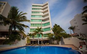 Banderas Suites
